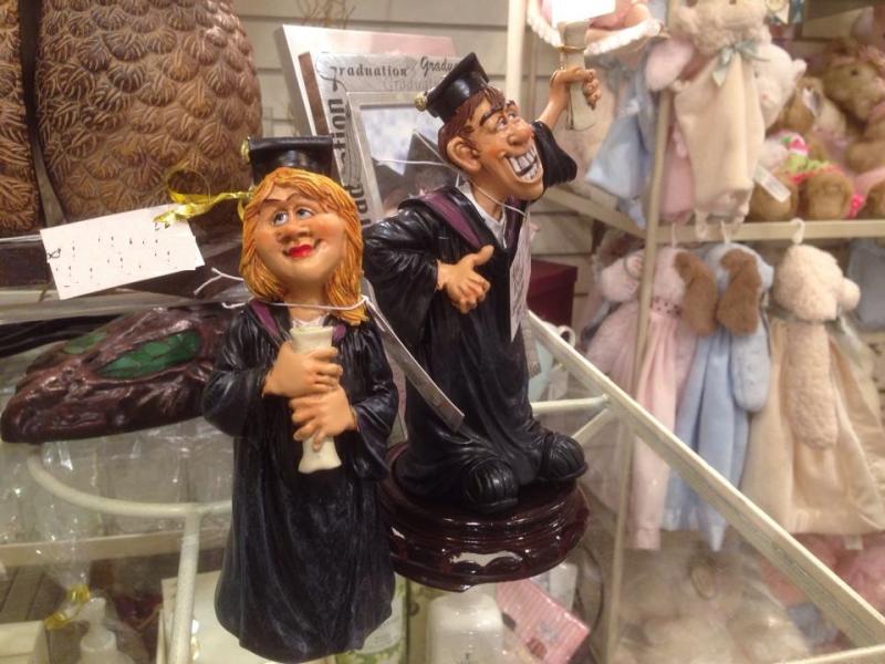 graduation_boy girl figurines