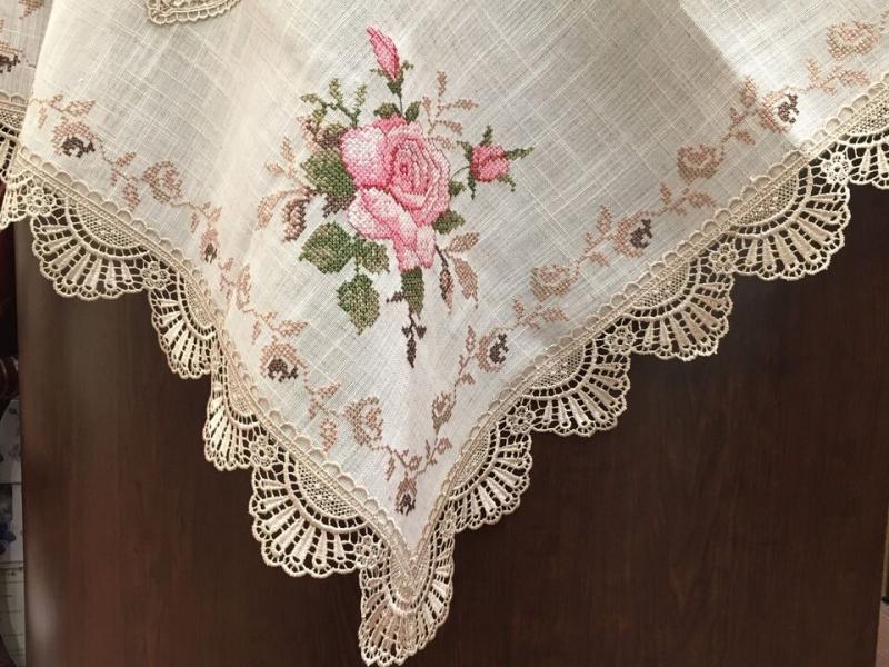 Tablecloth English Rose cross stitches